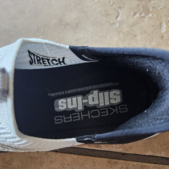 Skechers Performance Slip Ins with Air Cooled Memory Foam Size 6.5 White and Bl - Picture 8 of 9
